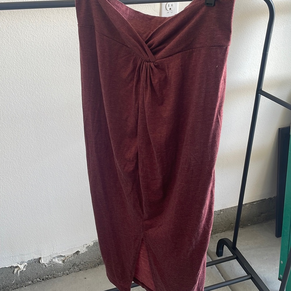 Women’s burgundy skirt. Size 6